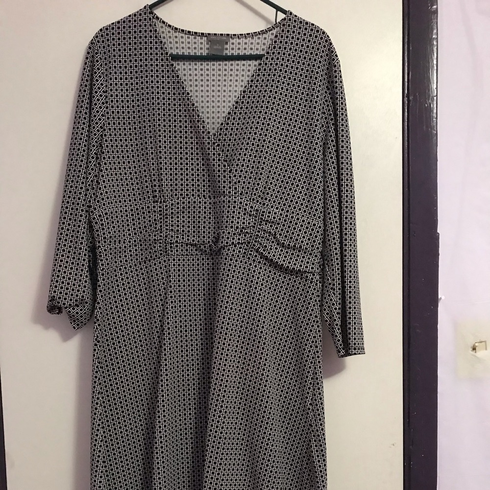 Ann Taylor Dress. Size 16. Grey and White. V neck
